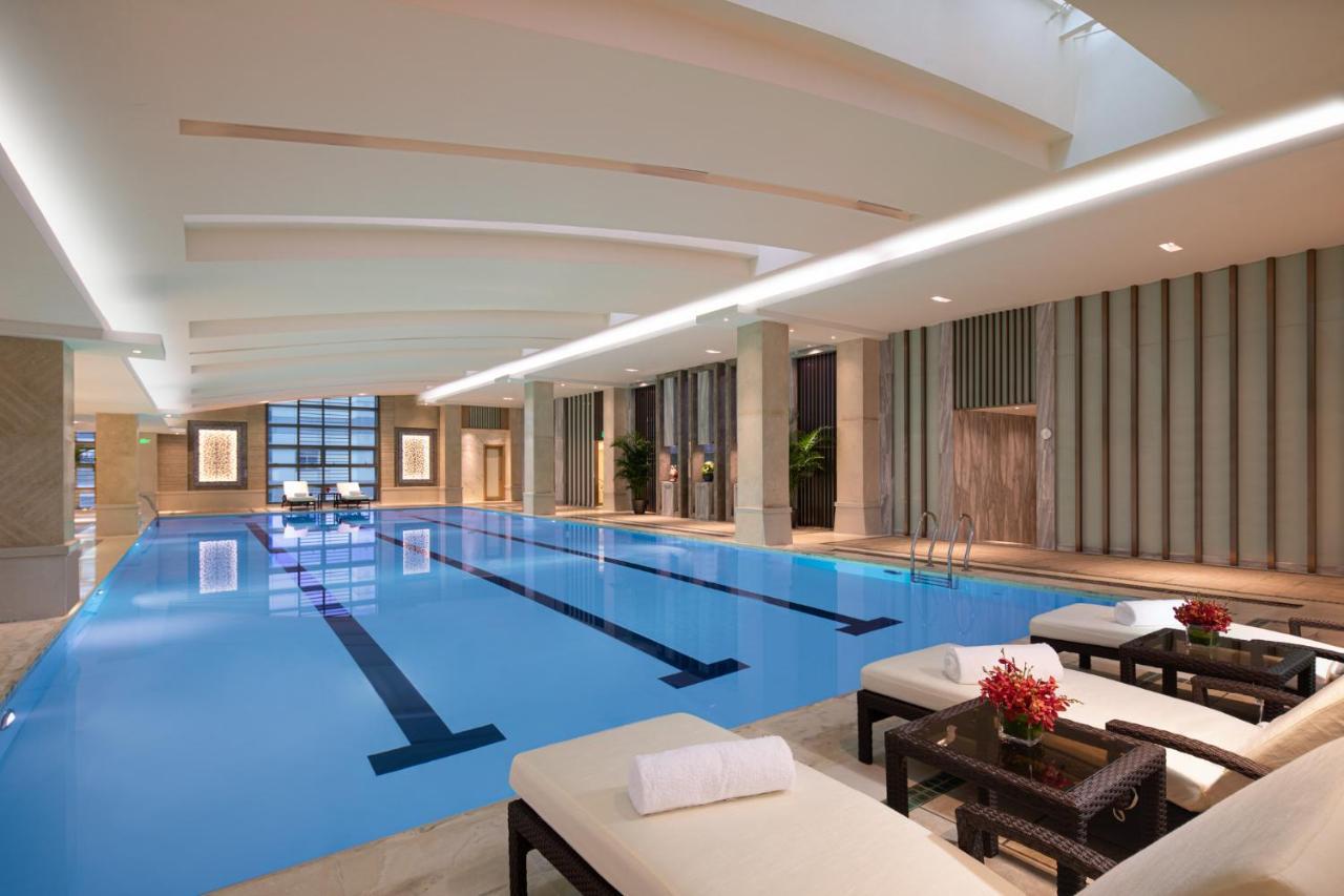 Crowne Plaza Shanghai Nanjing Road By Ihg Exterior photo The pool at the spa