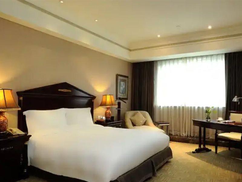 Crowne Plaza Shanghai Nanjing Road By Ihg Exterior photo A room at the hotel