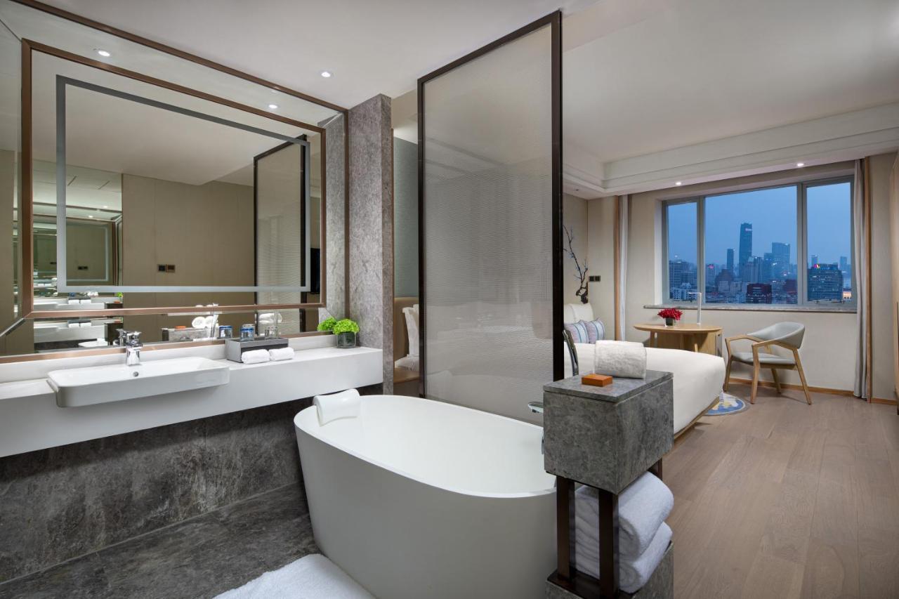 Crowne Plaza Shanghai Nanjing Road By Ihg Exterior photo Deluxe Suite